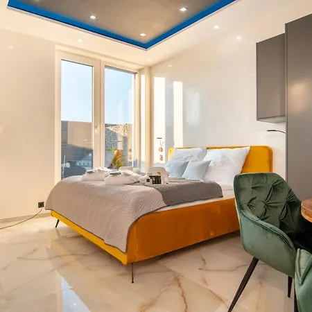 Samson Apartment *