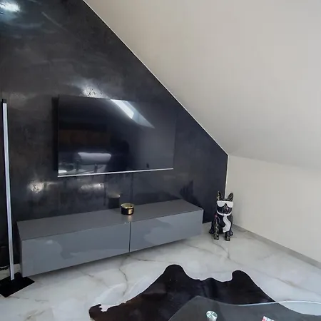 Samson Apartment *