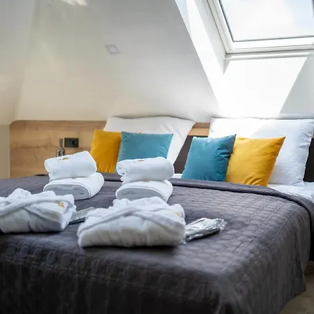 Samson Apartment *